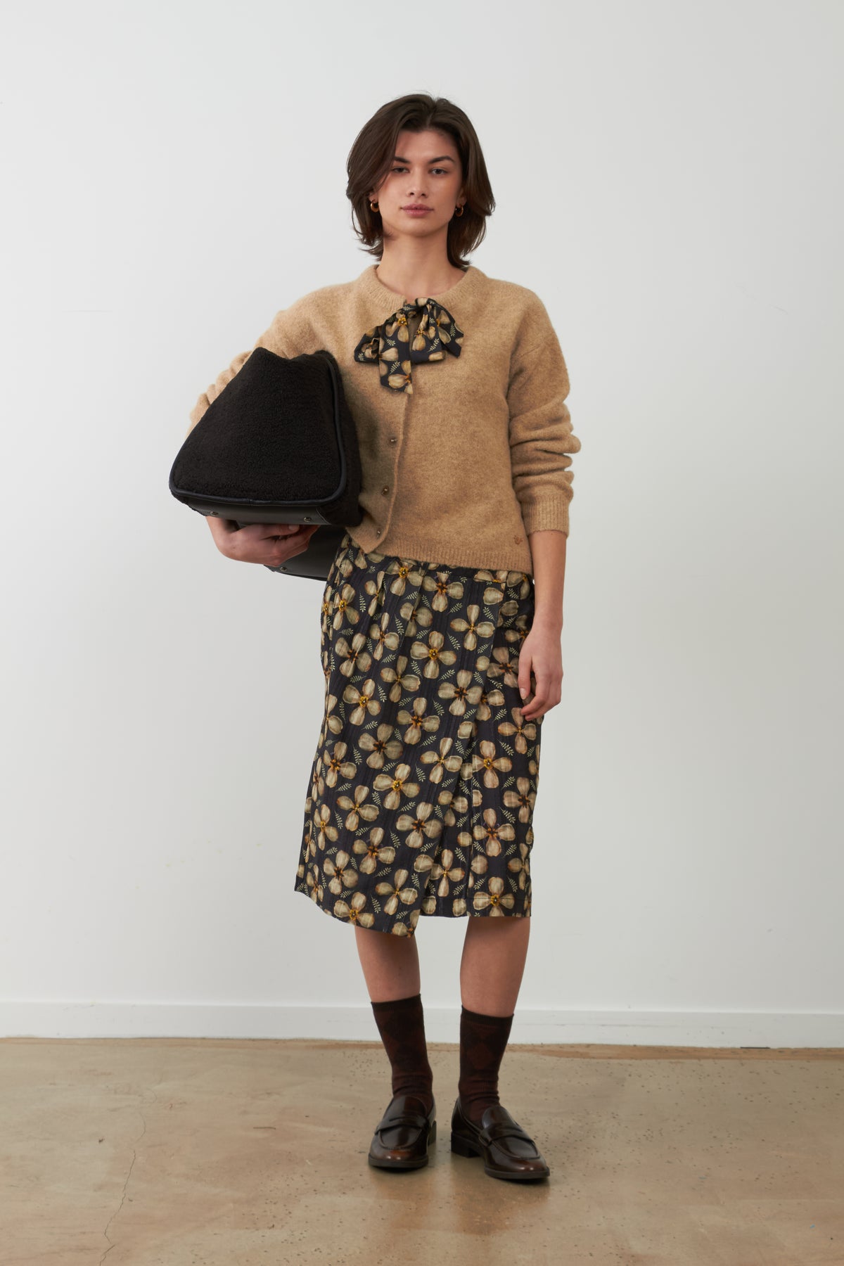 Gilet Eirlys beige avec foulard fleuri - Ficelle