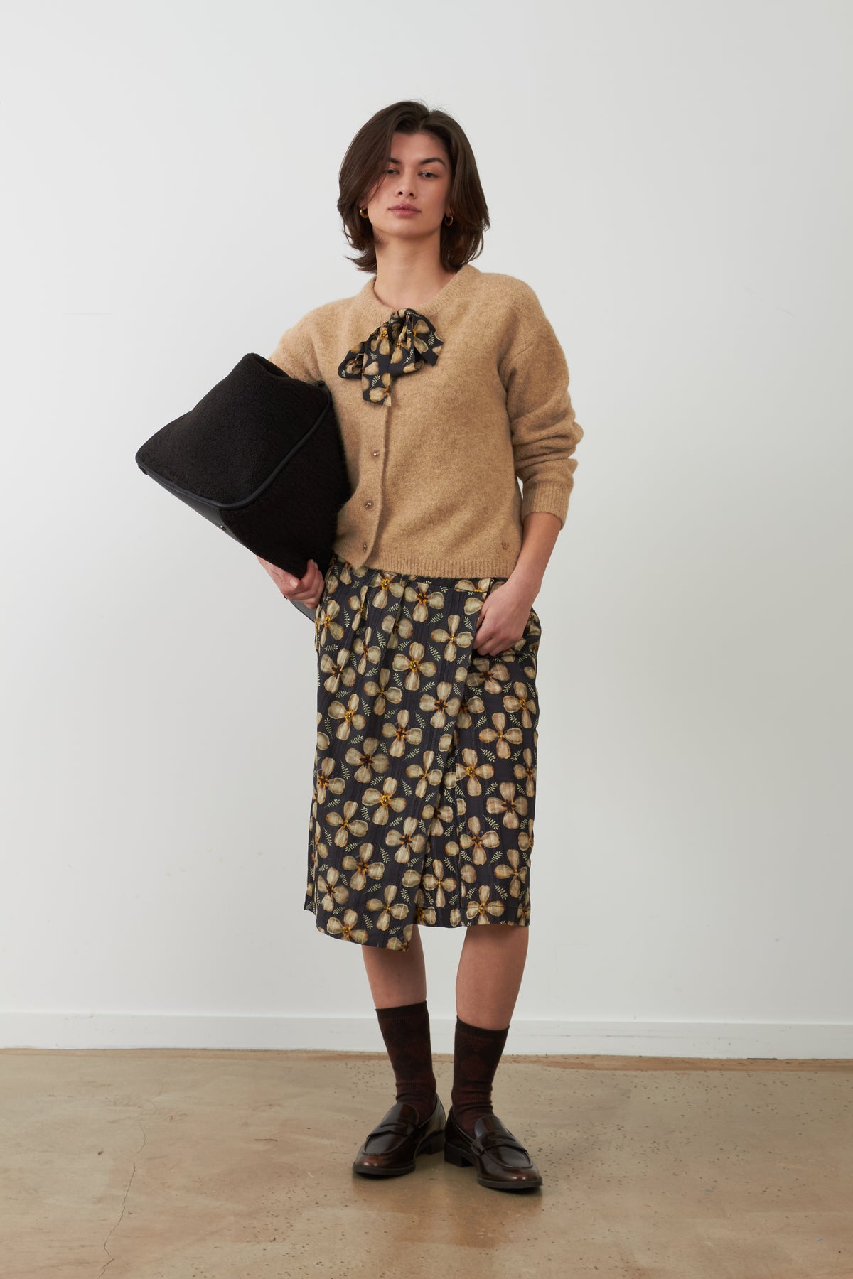 Gilet Eirlys beige avec foulard fleuri - Ficelle