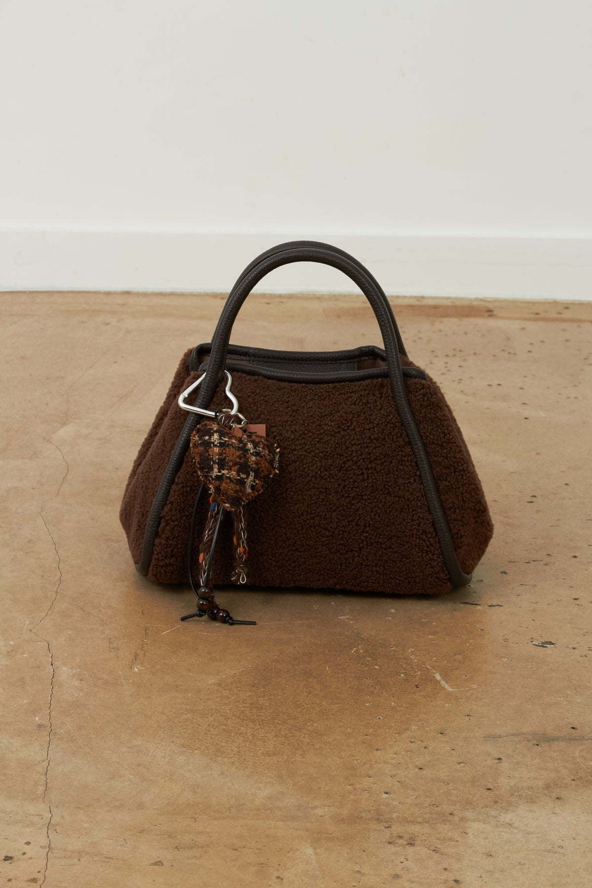 Sac à main trapèze en fausse fourrure Milo - Choco