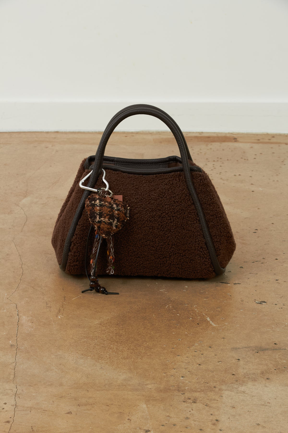 Sac à main trapèze en fausse fourrure Milo - Choco