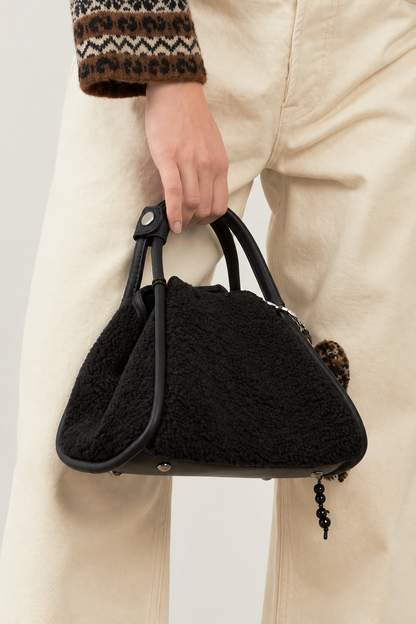 Sac à main trapèze en fausse fourrure Milo - Noir